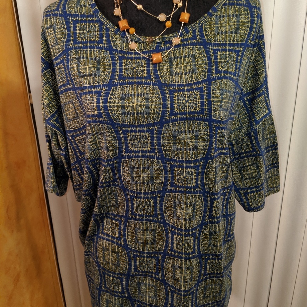 LuLaRoe shirt